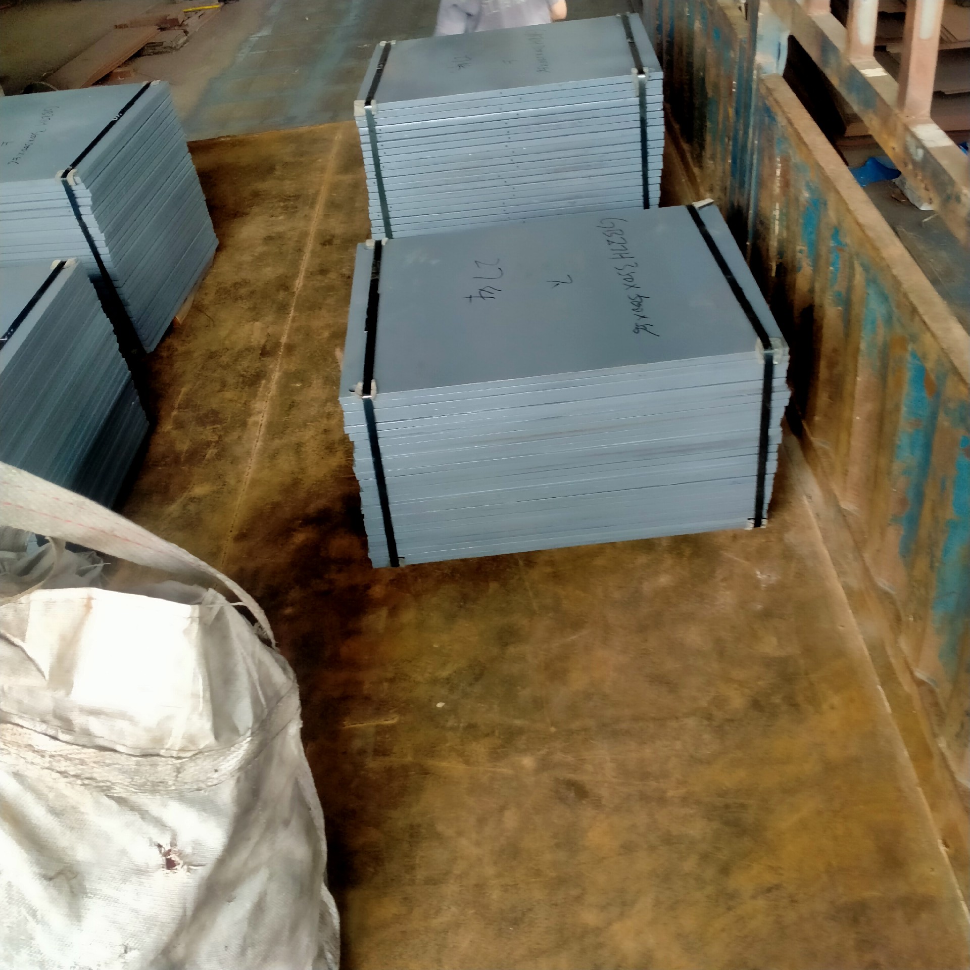 江西交工昌金改擴建梁底鋼板發(fā)貨